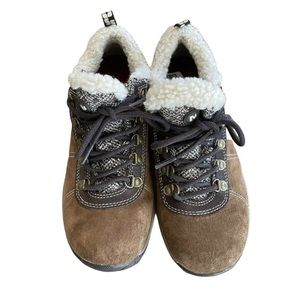 Merrell Faux Fur Lined hiking fall winter shoes Brown size 6.5 cozy